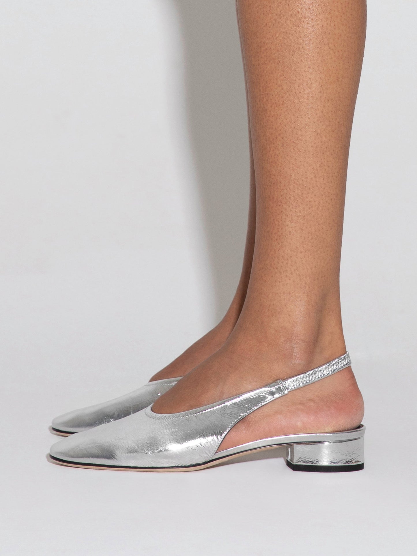 AEYDE-DUA CRACKLE LAMINATED CALF LEATHER SILVER-