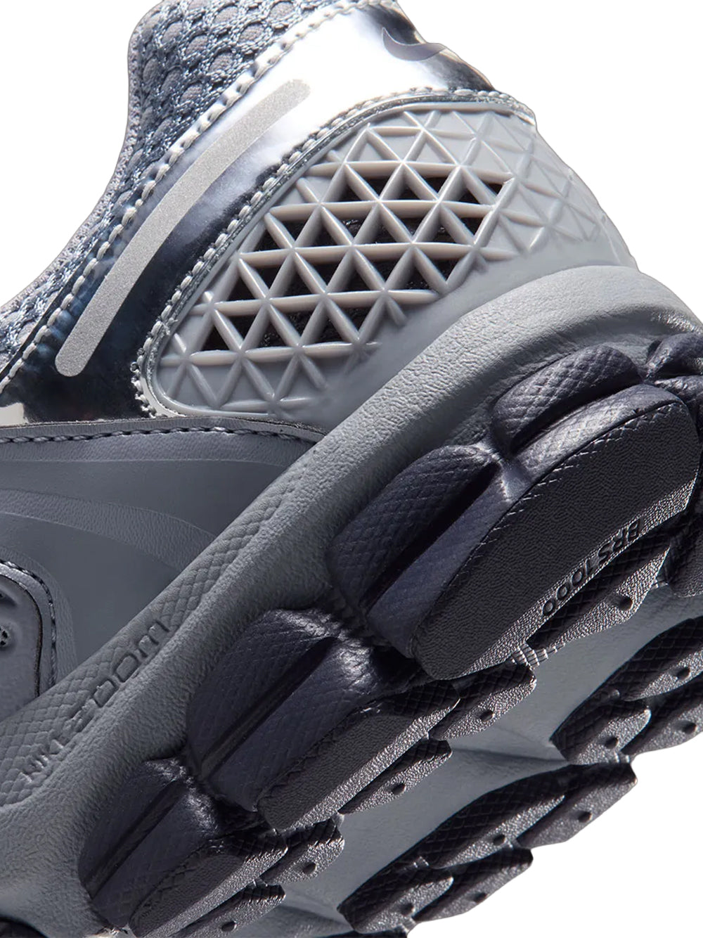 W NIKE ZOOM VOMERO 5 CHROME