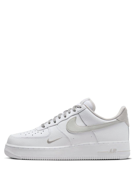 NIKE AIR FORCE 1 `07