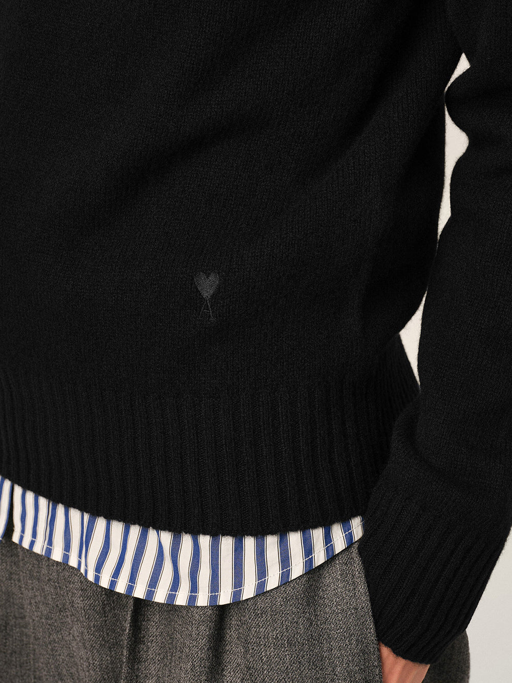 AMI PARIS-CREWNECK SWEATER WITH TONAL AMI DE COEUR-