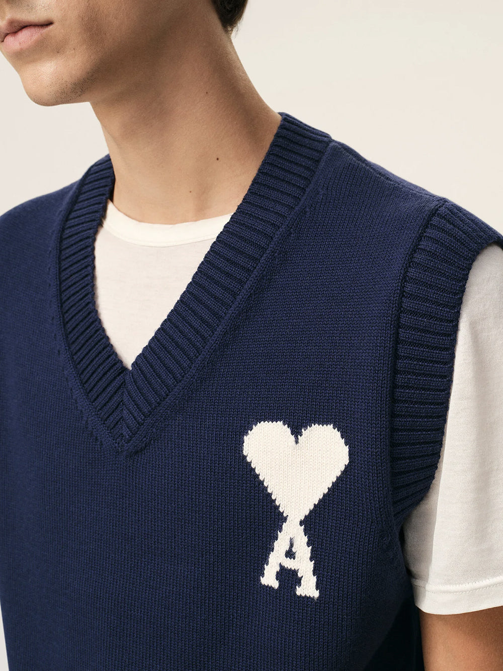 AMI PARIS-SLEEVELESS V NECK SWEATER-