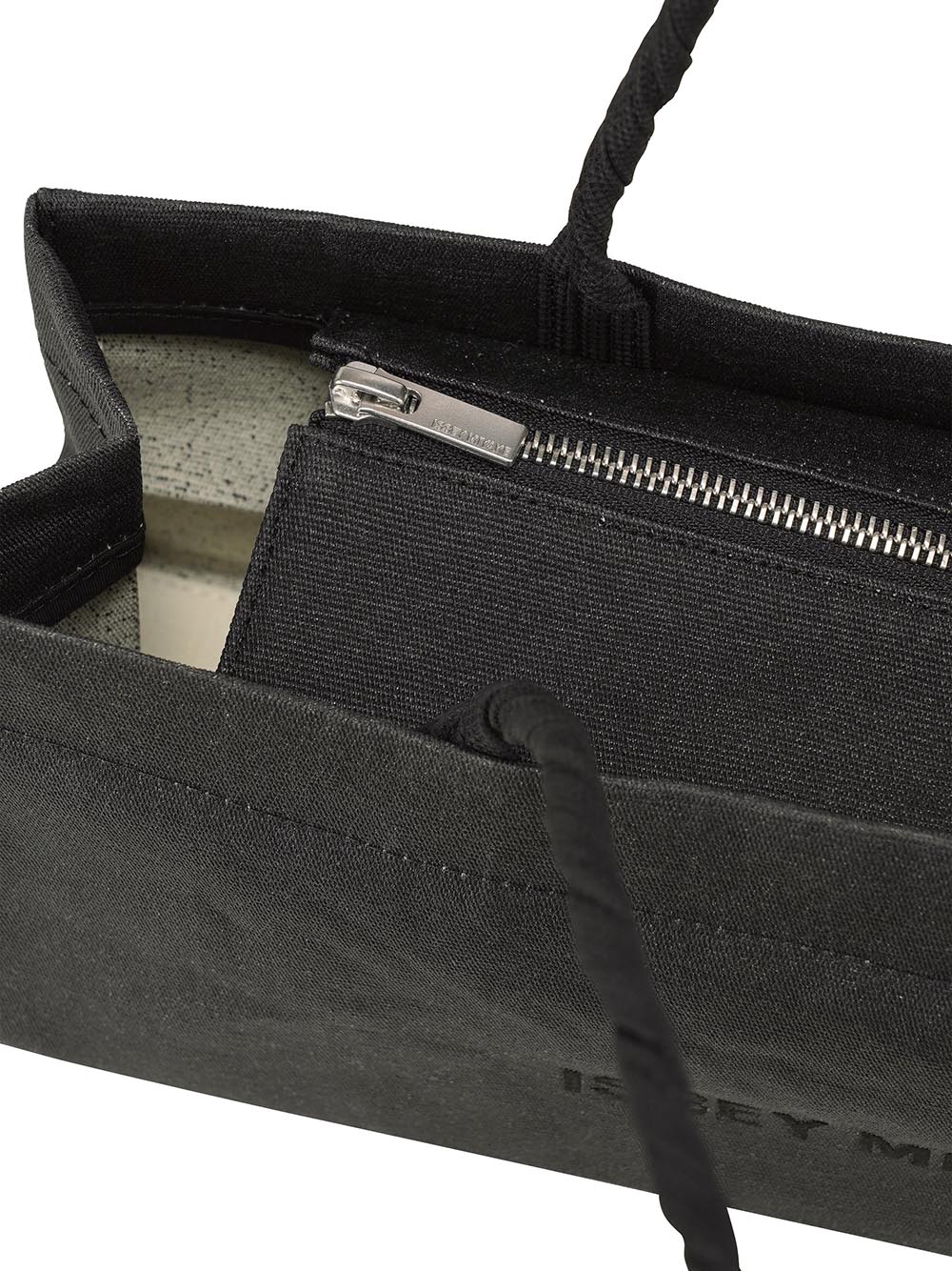 ISSEY MIYAKE-THIS IS A PAPER BAG-