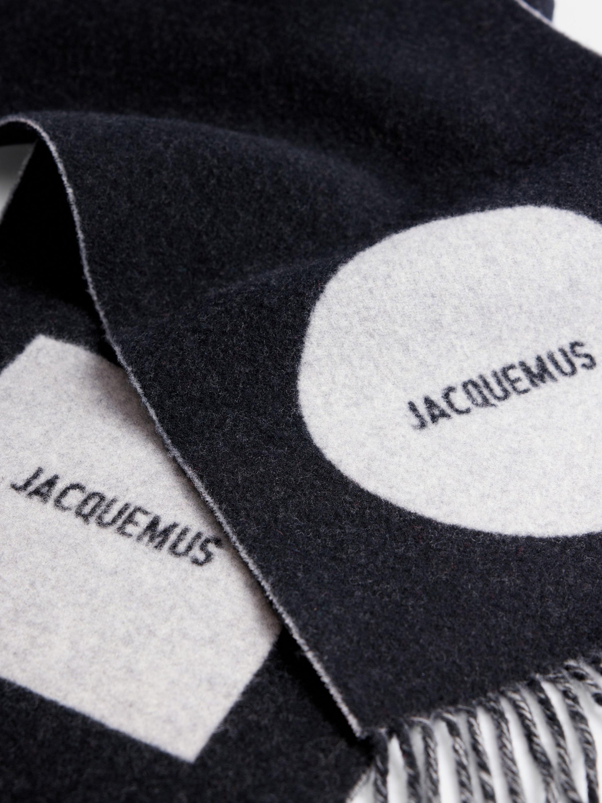 JACQUEMUS-L ECHARPE ROND CARRE-
