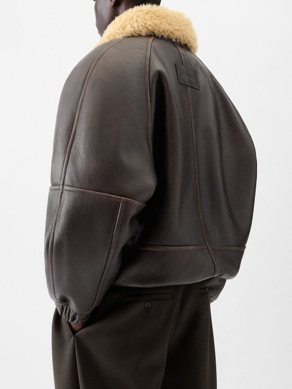 JACQUEMUS-LE BOMBARDIER-OUM00128AC16L05 880 – Dope