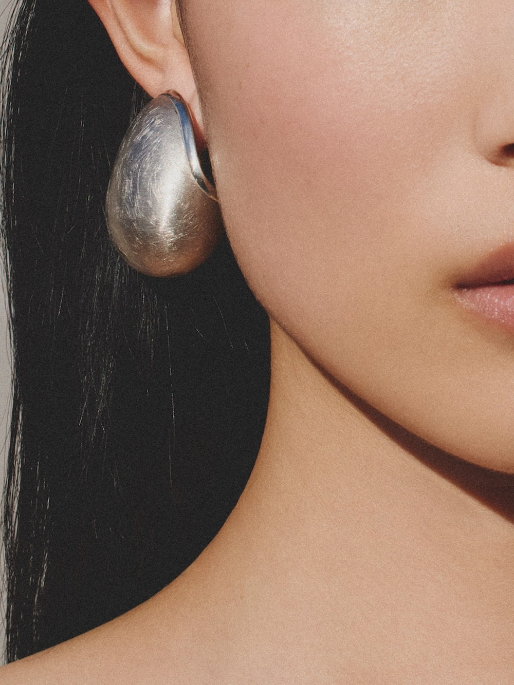 JACQUEMUS-LES BOUCLES RAISIN-