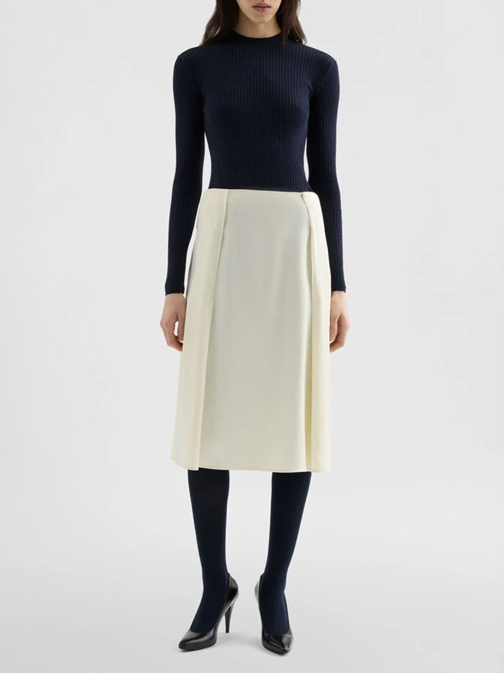 Pleated skirt in satin backing