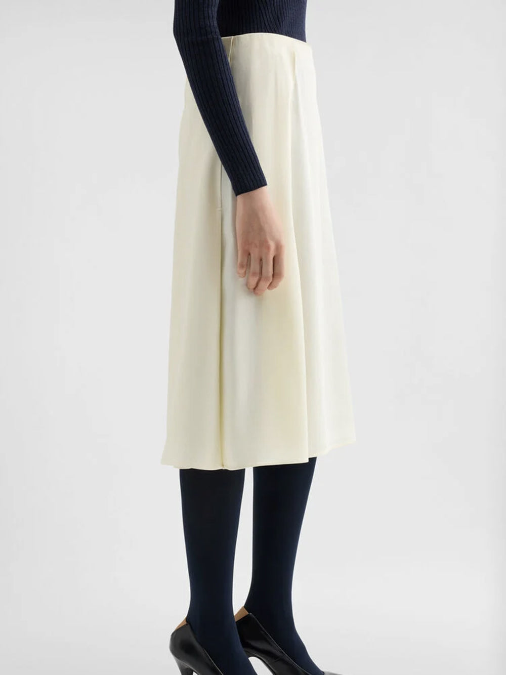 Pleated skirt in satin backing