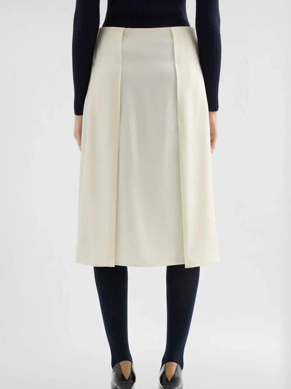 Pleated skirt in satin backing