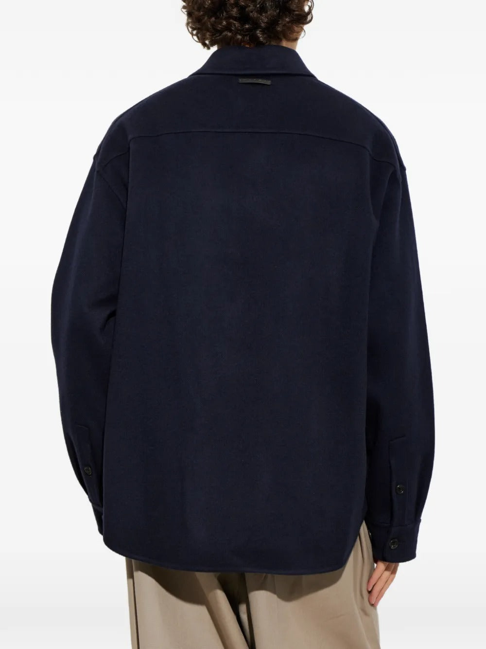 Coat with pockets and buttons