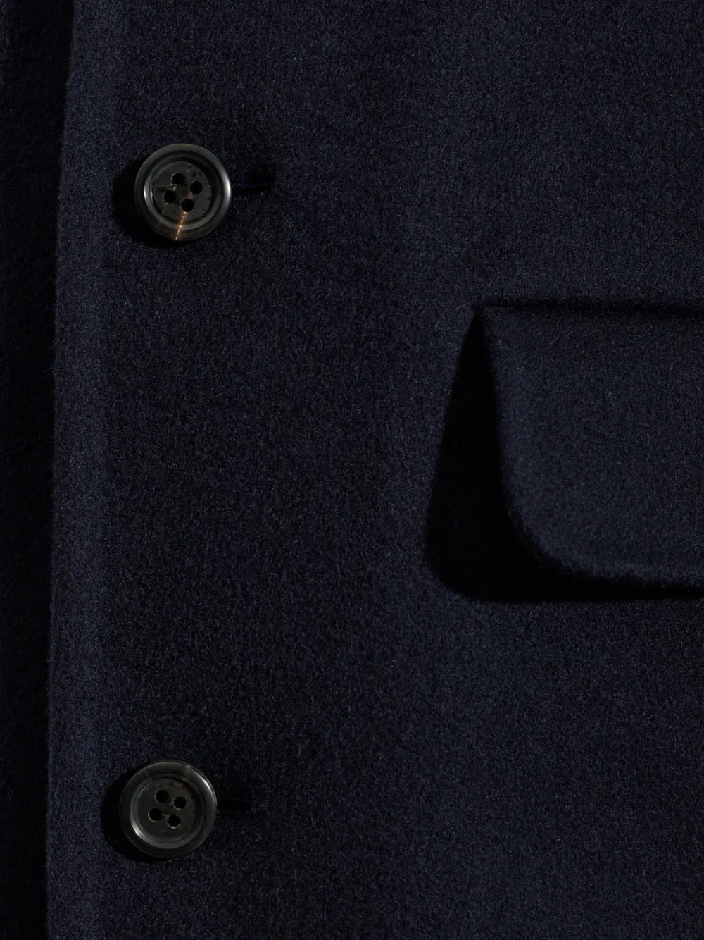 Coat with pockets and buttons