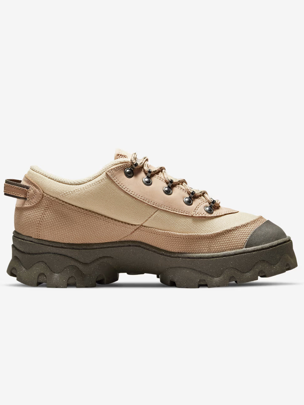 W NIKE LAHAR LOW
