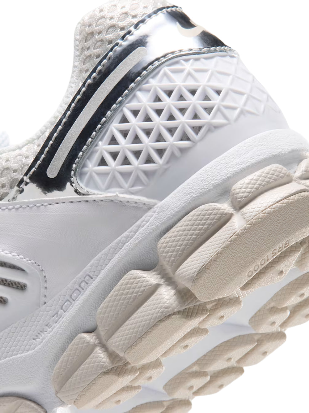 W NIKE ZOOM VOMERO 5 CHROME