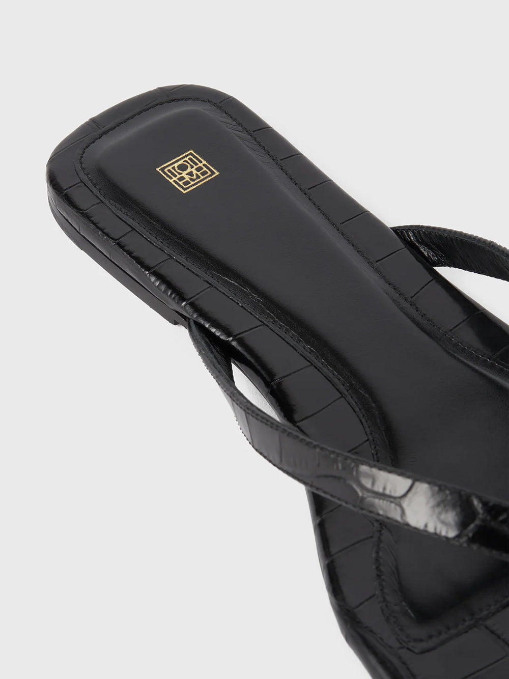TOTEME-Croco-embossed flip flops-