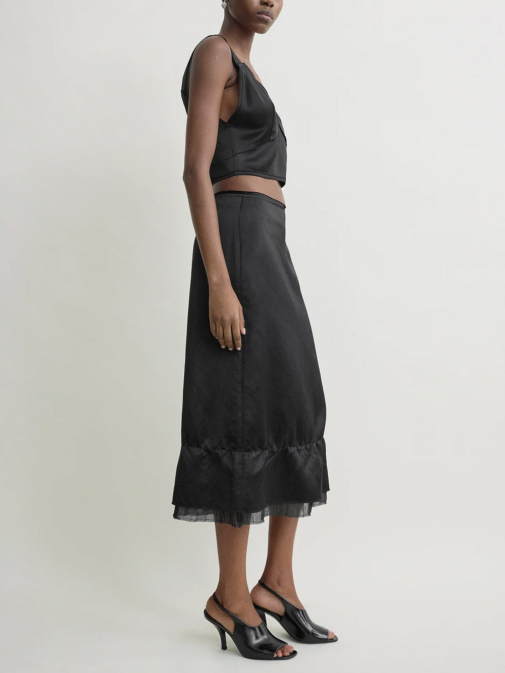 TOTEME-Cropped satin camisole-262WRT0673FB0526 001 BLACK – Dope